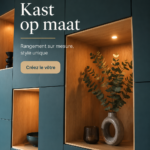 Un kast sur mesure moderne dans un salon lumineux, avec des étagères et des rangements personnalisés.