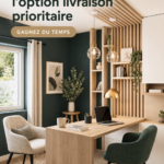 Femme heureuse recevant une décoration chez elle avec livraison prioritaire