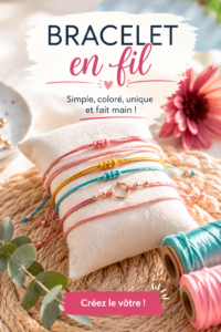 Bracelet en fil coloré fait-main sur une table en bois