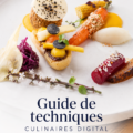 Mamans cuisinant ensemble des plats savoureux dans une cuisine chaleureuse.