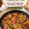 Assiette de migas de pain servie avec des tomates et des poivrons, un plat traditionnel andalou.