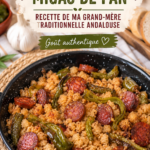 Assiette de migas de pain servie avec des tomates et des poivrons, un plat traditionnel andalou.