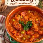 Un plat appétissant de carcamusas toledanas, mettant en valeur des ingrédients traditionnels