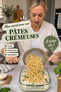 Pasta crémeuse servie dans un bol, garnie de parmesan et de basilic frais
