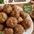 Plat de polpettes savoureuses servies avec sauce tomate et pâtes