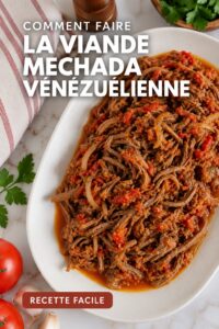Plat de viande effilochée vénézuélienne, prêt à être dégusté avec des garnitures