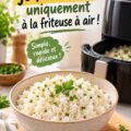 Bol de riz parfaitement cuit avec une friteuse à air, prêt à être servi.