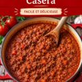 Salsa boloñesa maison servie dans une assiette avec des pâtes
